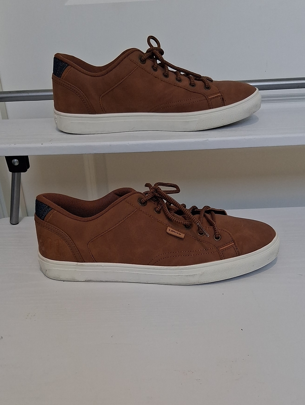 Levis Men's Casual Brown Leatherette Lace-Up Sneakers